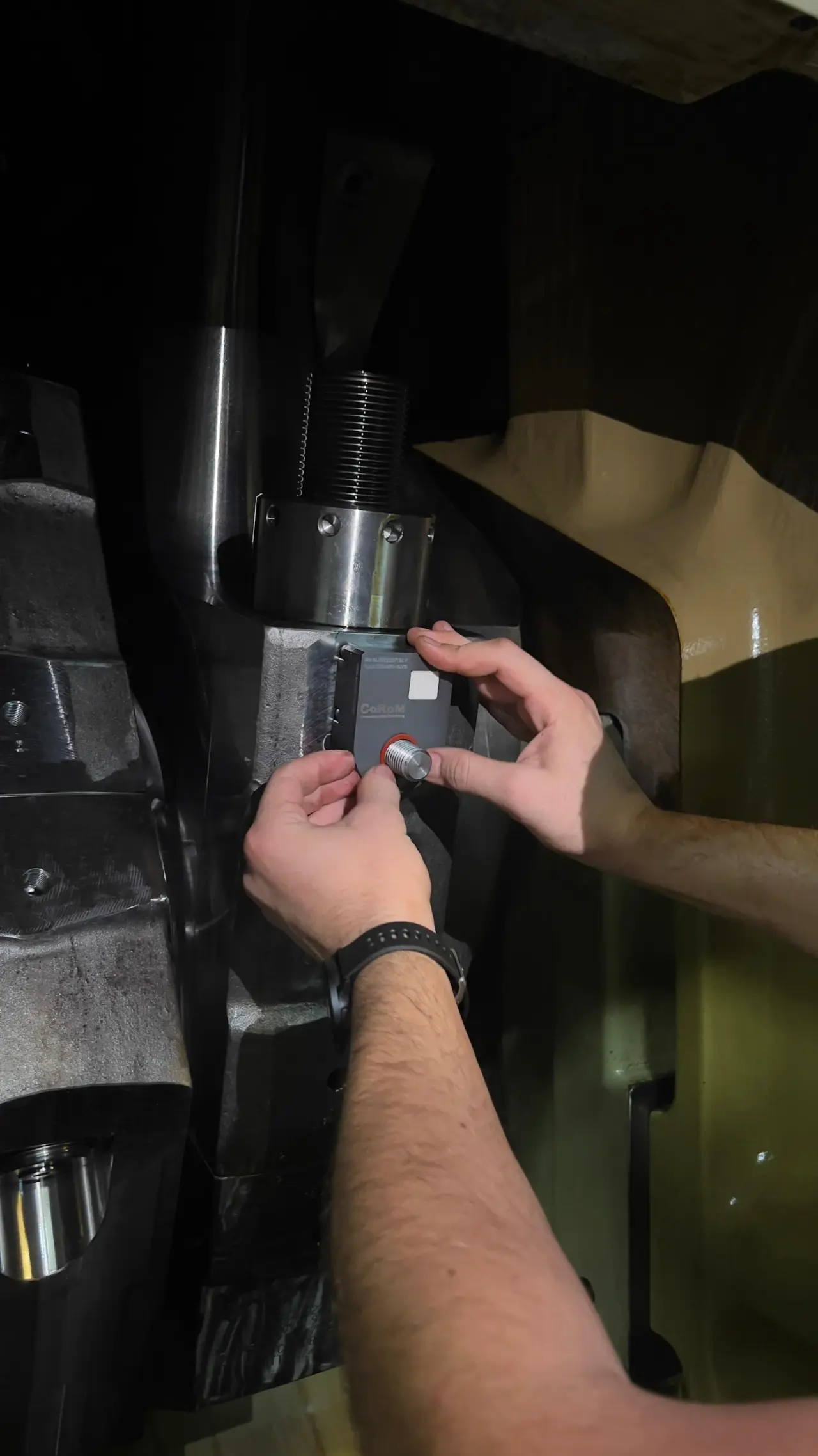 CoRoM-MN5160 Connecting Rod Bearing Wireless Sensor Field Installation